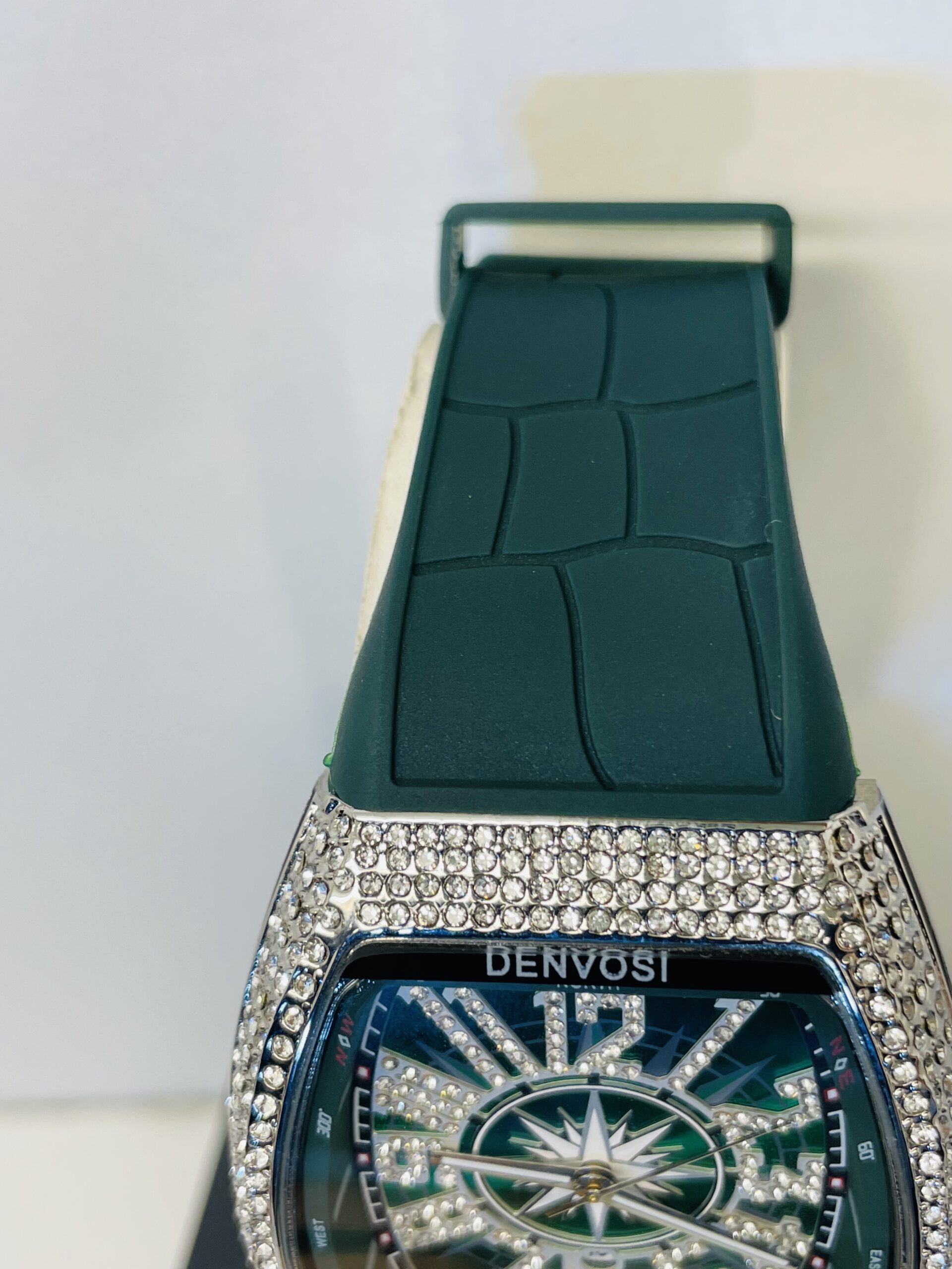 FM GREEN WATCH BY THE FEATHER - Image 6